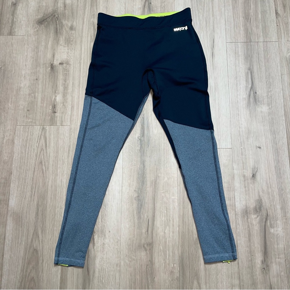 Janji Black and Gray Women’s Run For Peru Athletic Leggings. Comfort Gym Workout